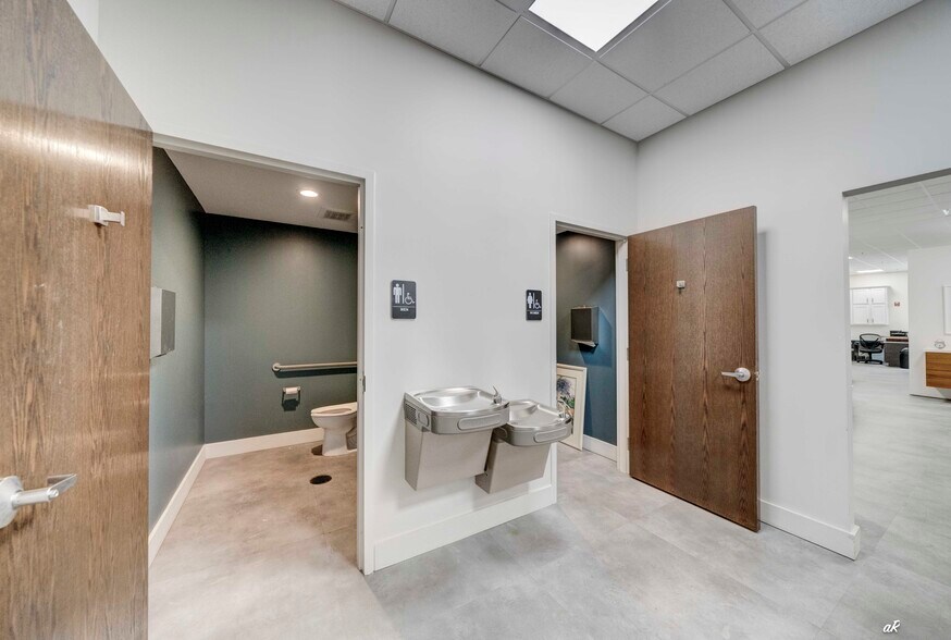 More Photos Of 17684 Cordova Pl, Panama City Beach Distribution For Lease