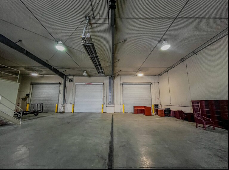 More Photos Of 2400 S Main St, Corbin Flex For Sale