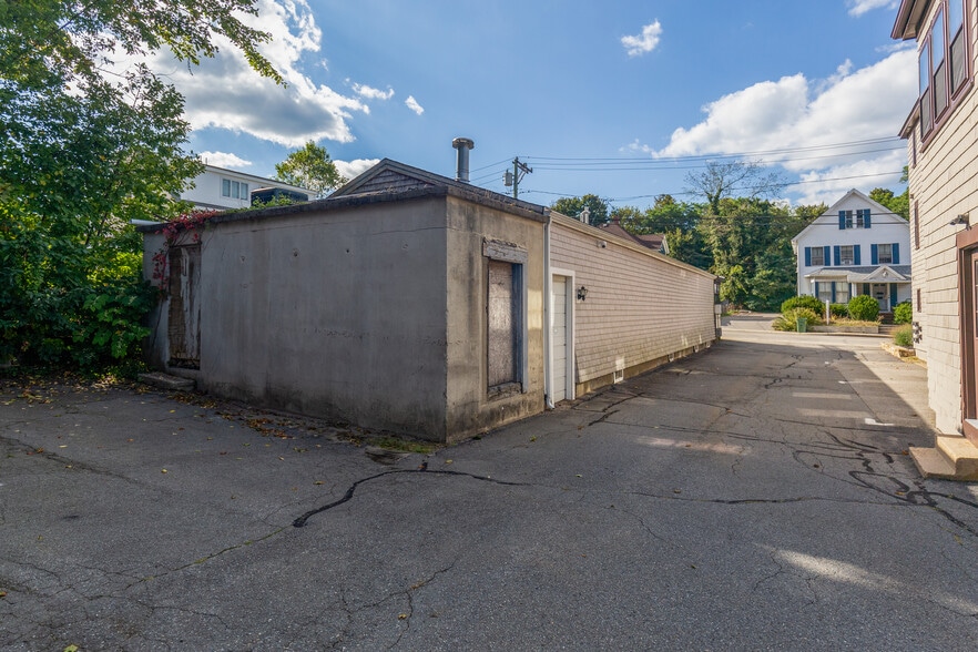 More Photos Of 24 Samoset St, Plymouth Freestanding For Sale