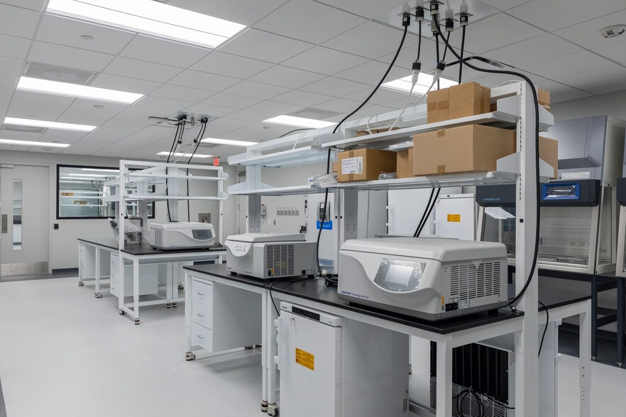 More Photos Of 401 N Broad St, Philadelphia Industrial For Lease