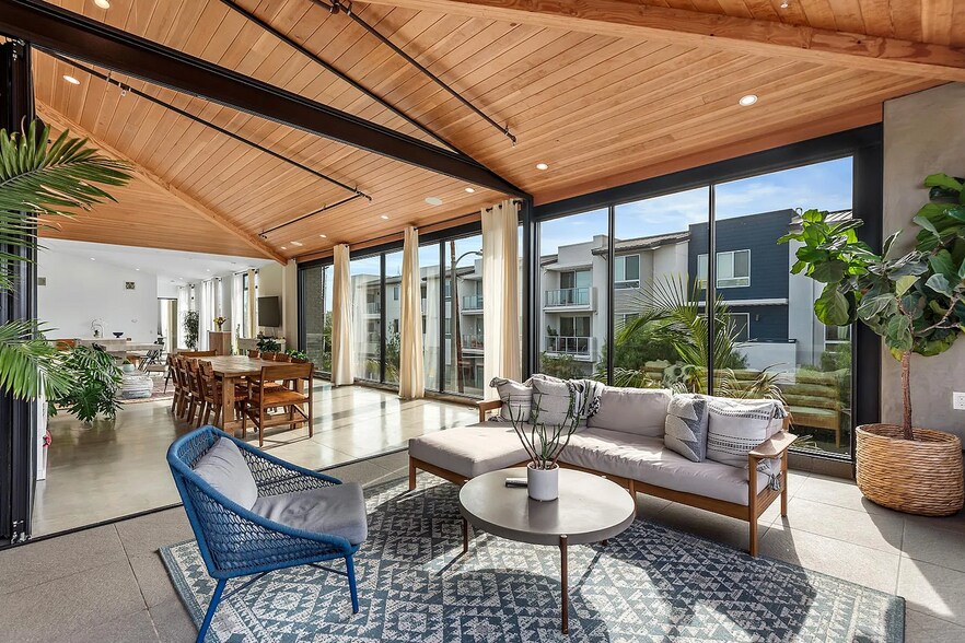 More Photos Of 540-542 Rose Ave, Venice Storefront Retail Residential For Sale