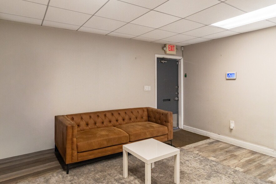 More Photos Of 3317-3347 NW 74th St, Miami Warehouse For Sale