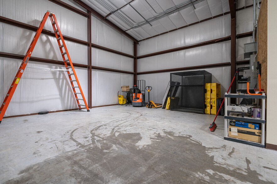 More Photos Of 113 Bufkin Ln, Lockhart Refrigeration Cold Storage For Lease