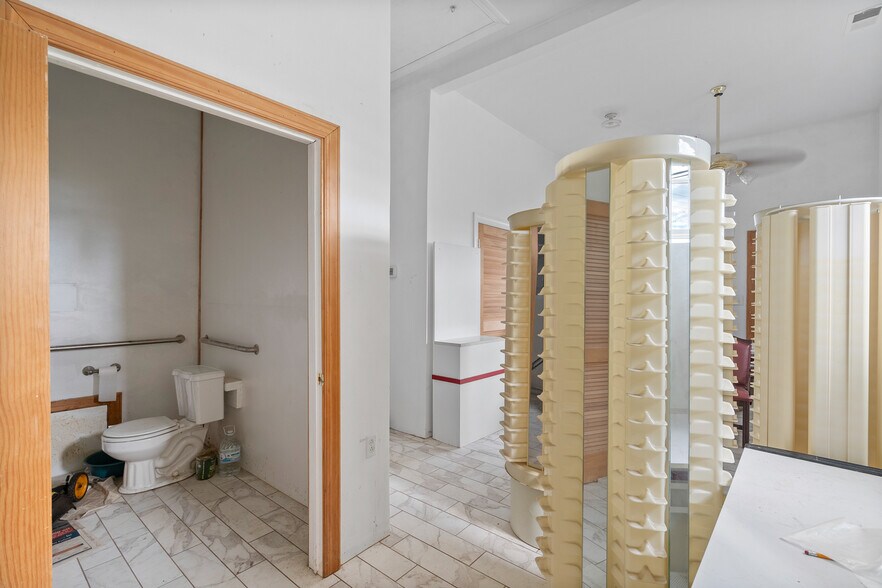 More Photos Of 6041 Indian River Rd, Virginia Beach Office Residential For Sale