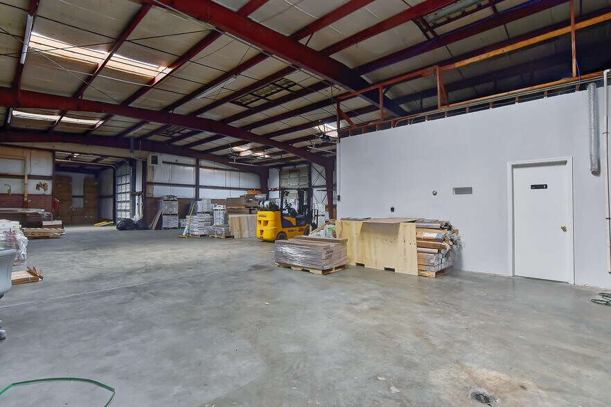 More Photos Of 1600 N Main St, Kannapolis Showroom For Sale