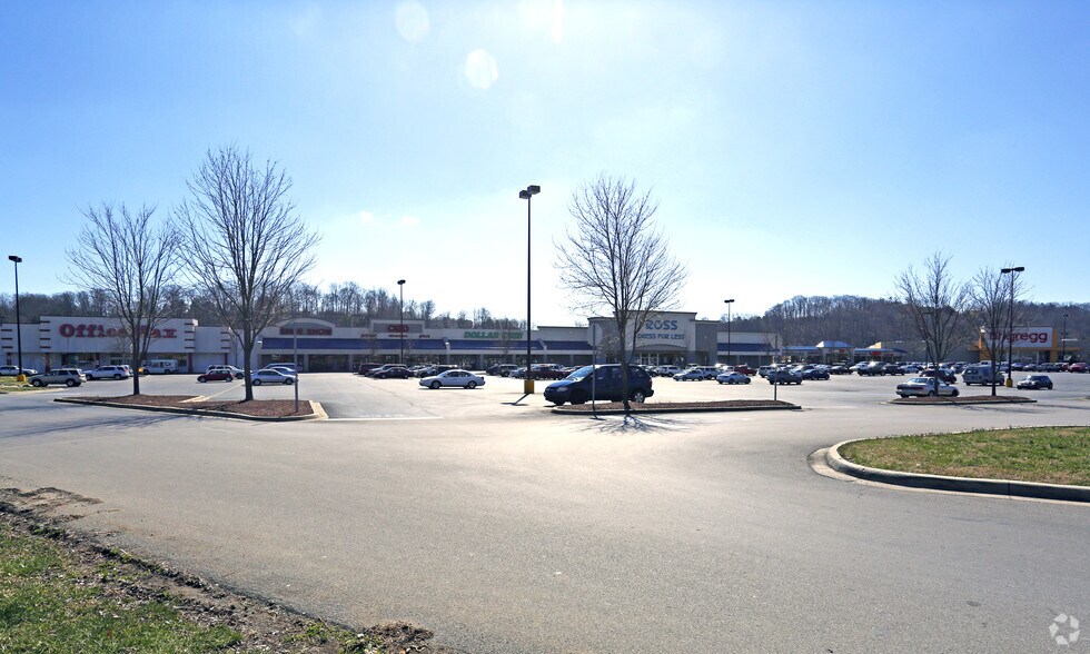 More Photos Of 6719-6741 Clinton Hwy, Knoxville Unknown For Lease