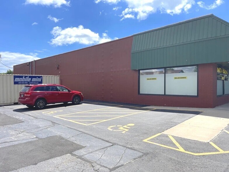 More Photos Of 1126-1130 S Commercial St, Neenah Freestanding For Lease