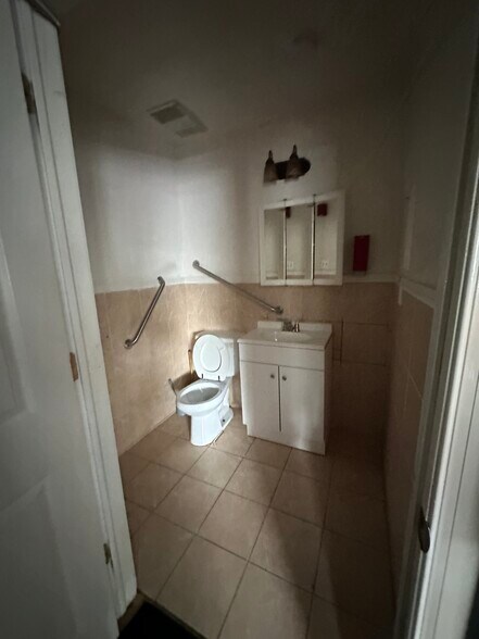 More Photos Of 6600 Limekiln Pike, Philadelphia Freestanding For Sale
