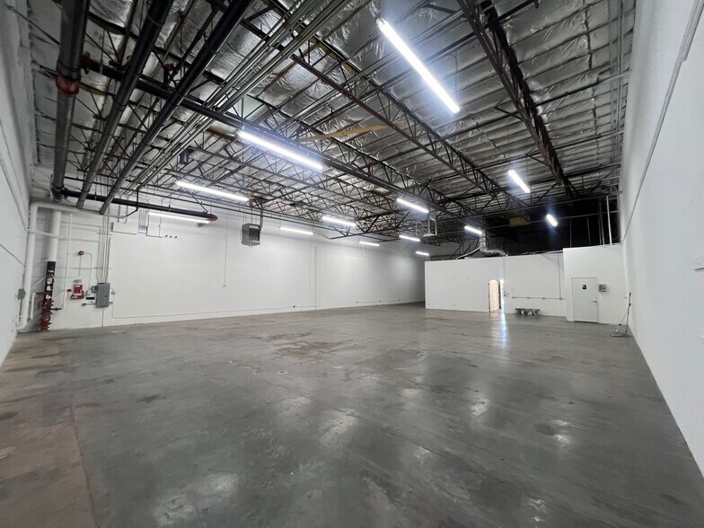 More Photos Of 3945 E Patrick Ln, Las Vegas Light Manufacturing For Lease