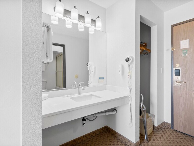 More Photos Of 815 E Hwy 89, Kanab Hotel For Sale