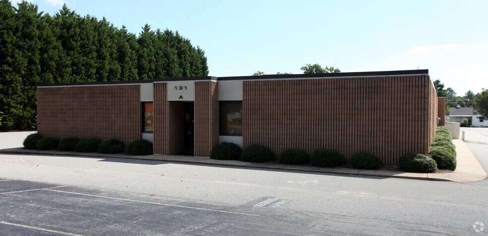 More Photos Of 131 W Parris Ave, High Point Office For Lease