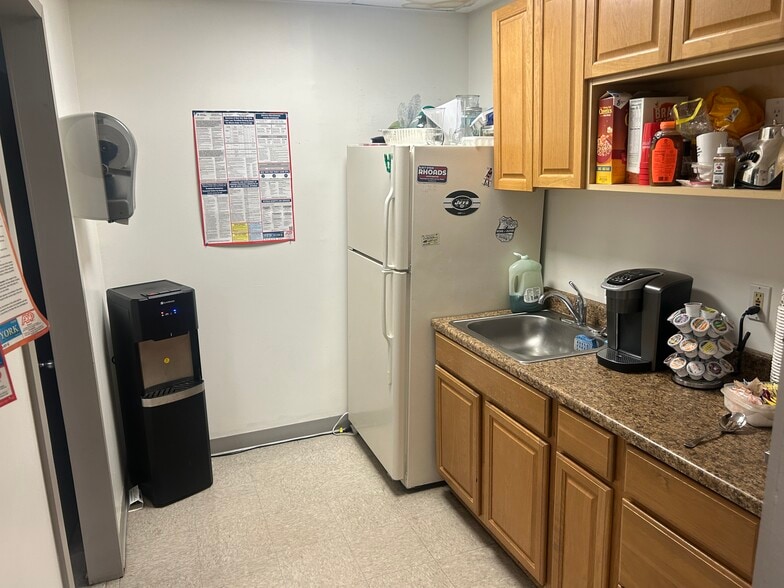 More Photos Of 89 E Jericho Tpke, Mineola Office For Sale