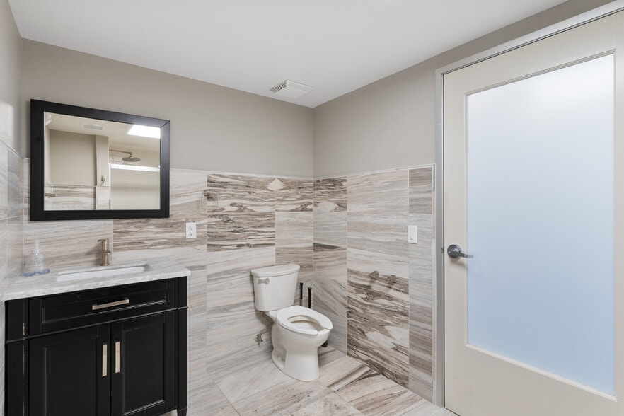 More Photos Of 2645 W Cheyenne Ave, North Las Vegas Research And Development For Sale