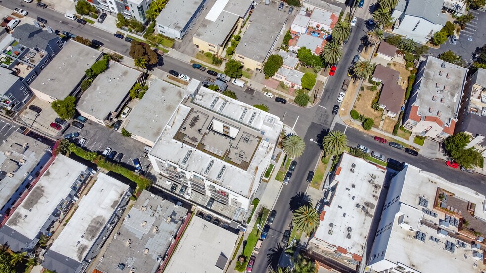 More Photos Of 11900 Courtleigh Dr, Los Angeles Apartments For Sale