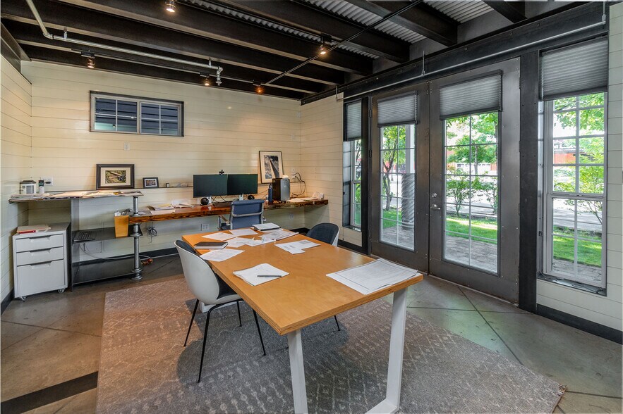 More Photos Of 616 NW Arizona Ave, Bend Office For Sale