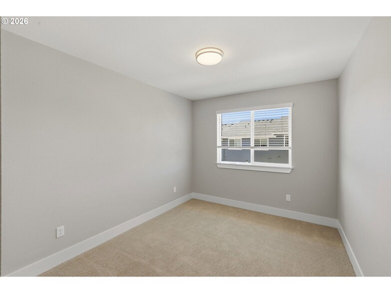More Photos Of 4011 SW Royal Ave, Gresham Specialty For Sale