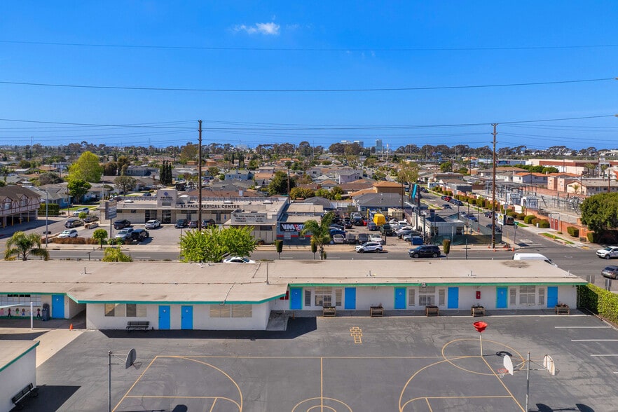 More Photos Of 4755 130th st, Hawthorne Schools For Lease