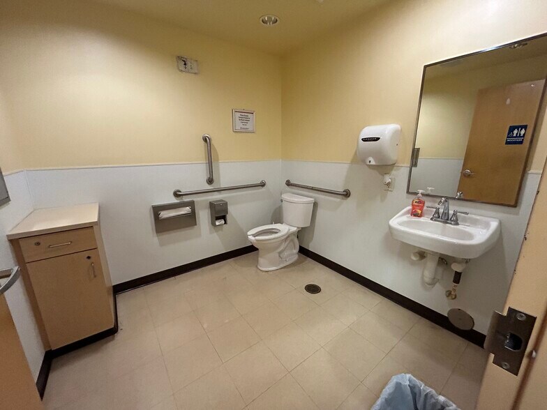 More Photos Of 6160-6182 Gunn Hwy, Tampa Unknown For Lease
