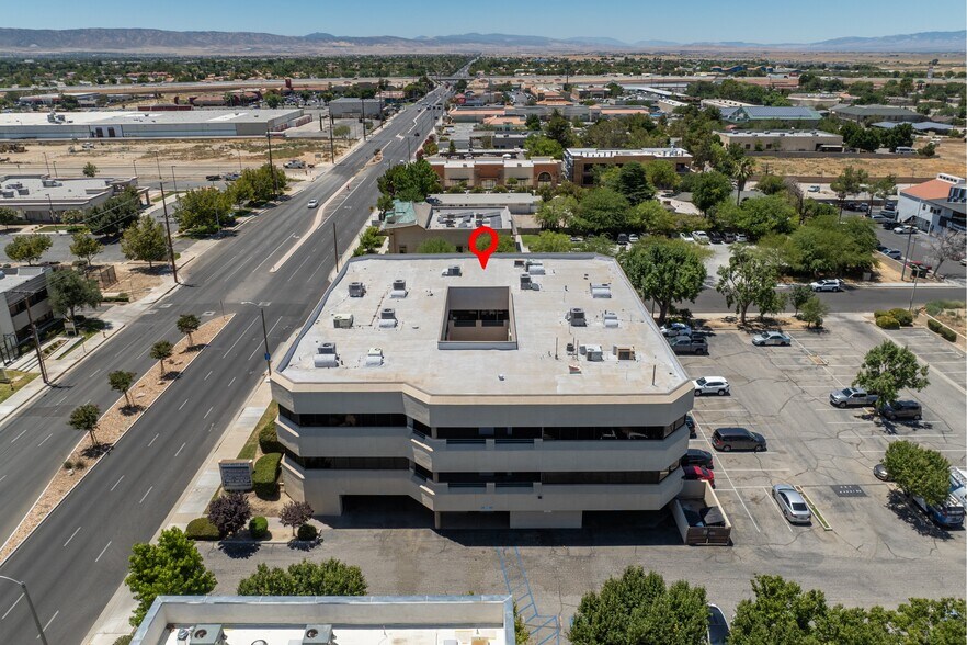 More Photos Of 1669 W Avenue J, Lancaster Medical For Lease
