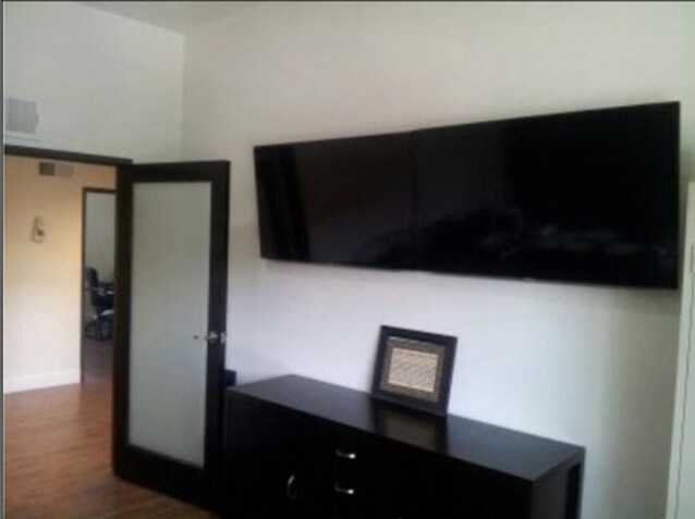 More Photos Of 545 W Avenue 26, Los Angeles Office For Lease