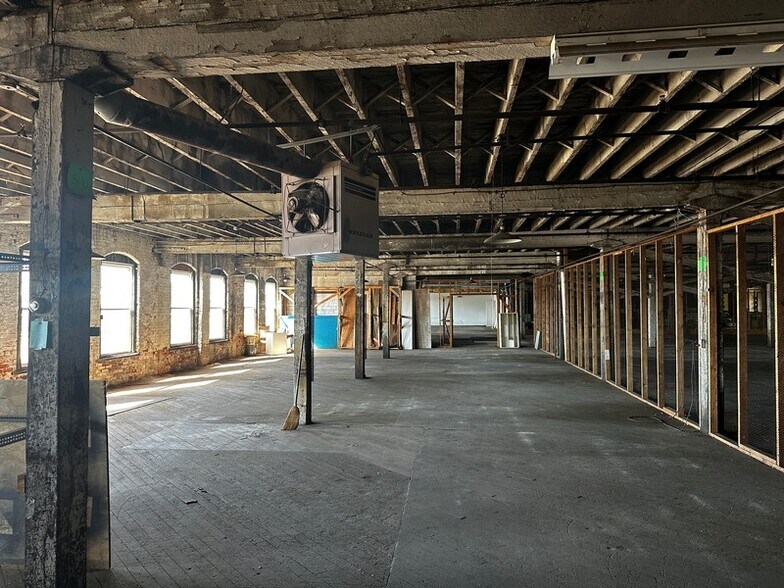More Photos Of 100 S Clinton St, Dayton Distribution For Sale