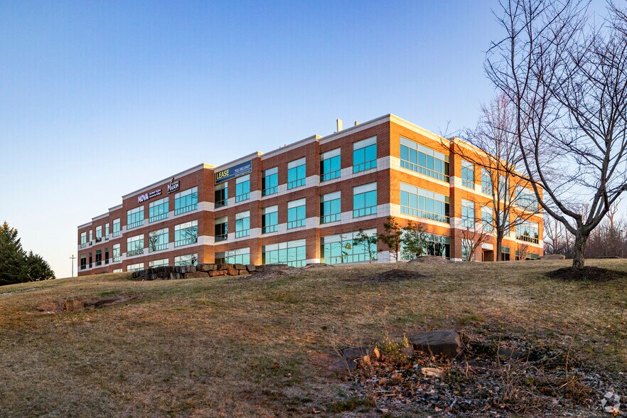 More Photos Of 21335 Signal Hill Plaza, Sterling Office For Lease