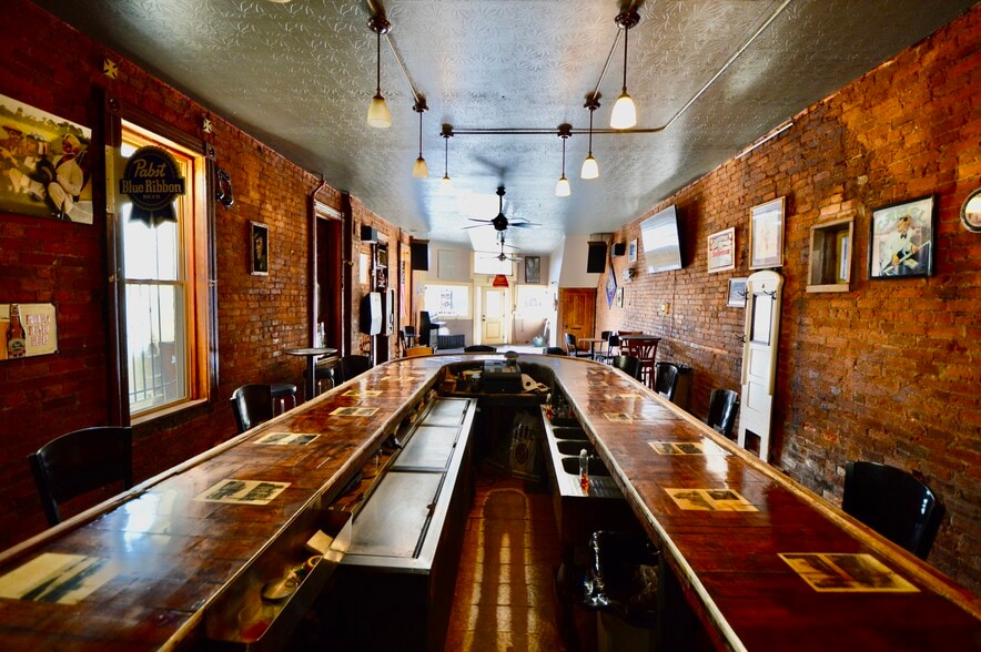 More Photos Of 254 W Pike St, Covington Storefront Retail Residential For Lease