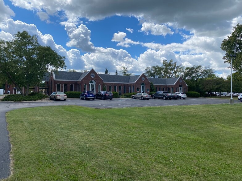 More Photos Of 1455 W Oak St, Zionsville Medical For Lease