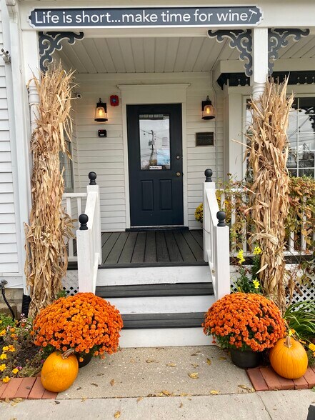 More Photos Of 132 Old McHenry Rd, Long Grove Restaurant For Lease