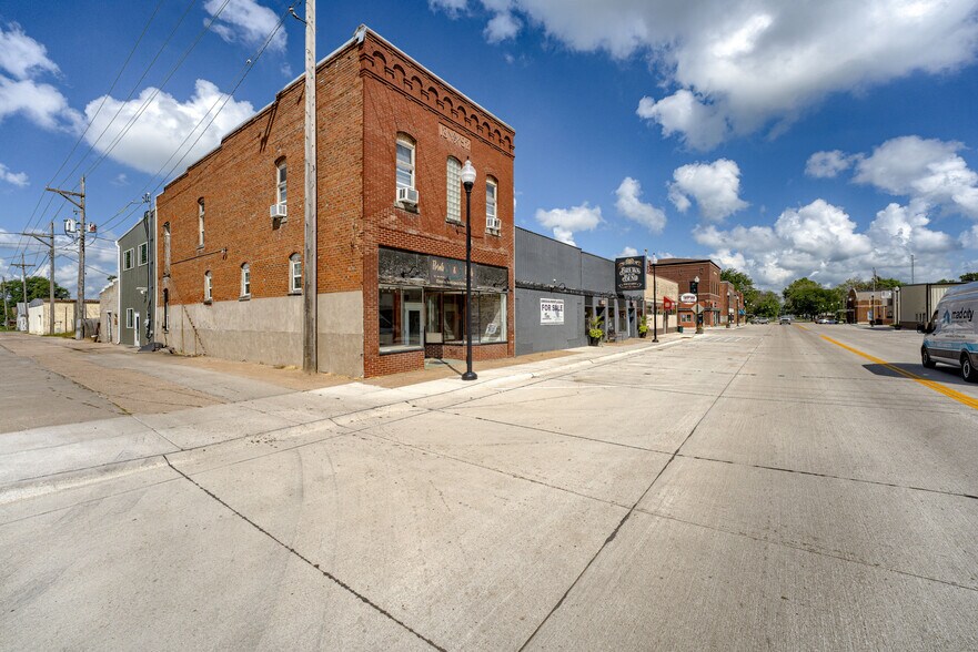 More Photos Of 644 Main St, North Bend Restaurant For Sale