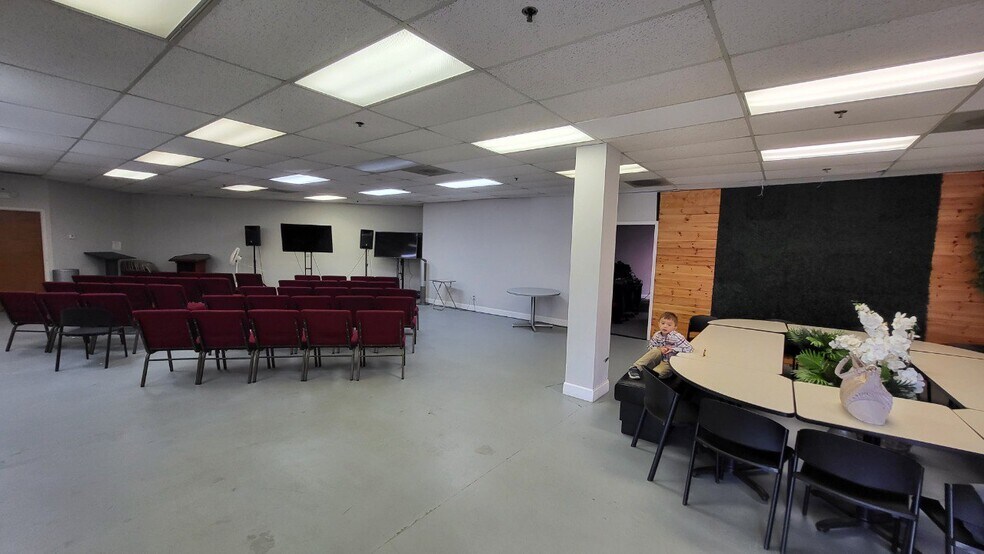 More Photos Of 5555 Oakbrook Pky, Norcross Light Distribution For Lease