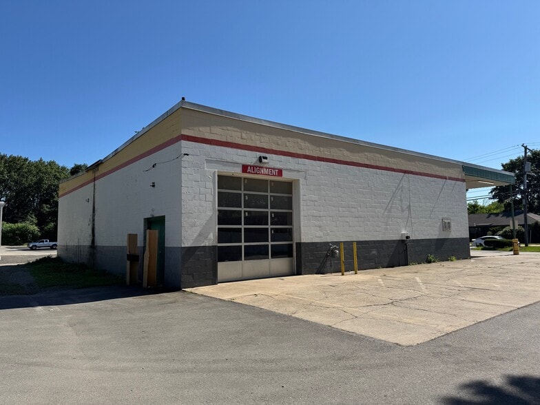 More Photos Of 212 Bemis Rd, Fitchburg Auto Repair For Sale