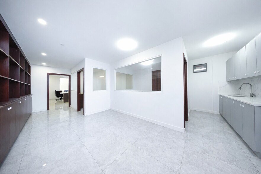 More Photos Of 5811 6th Ave, Brooklyn Office For Sale