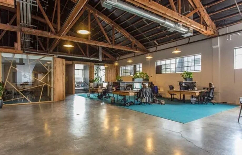 More Photos Of 2117 NE Oregon St, Portland Showroom For Lease