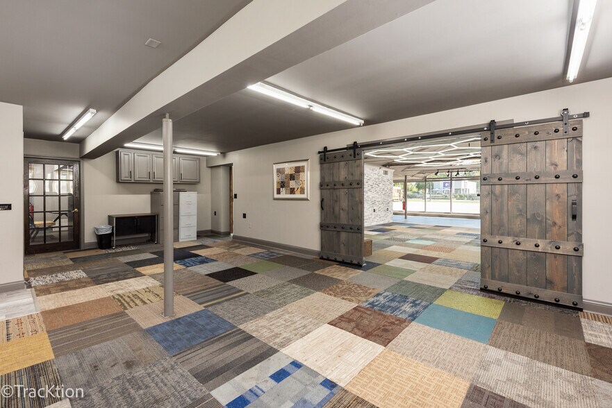 More Photos Of 10709 N Main St, Richmond General Retail For Sale