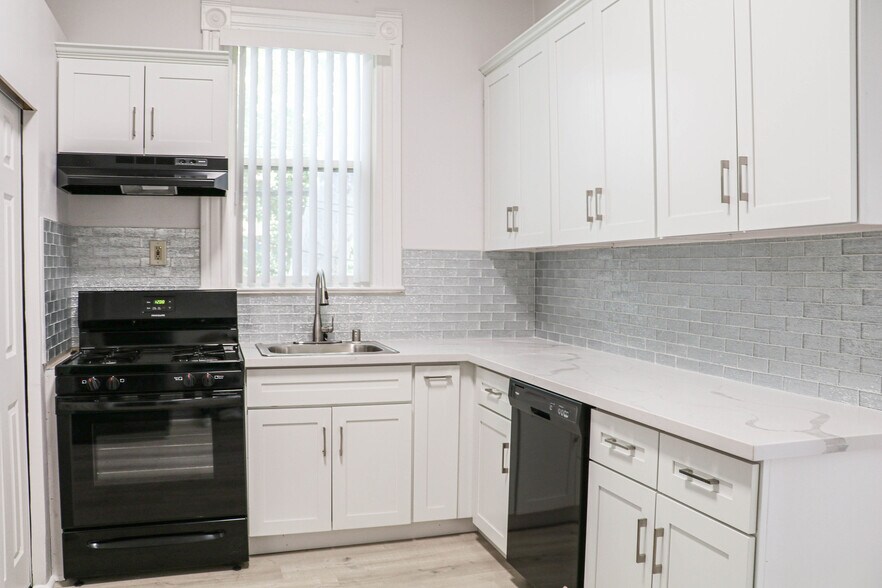 More Photos Of 2801 D St, Sacramento Apartments For Sale