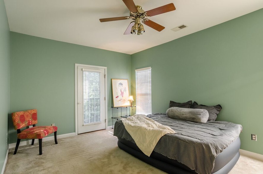 More Photos Of 100-104 Thornton Ct, Greensboro Apartments For Sale