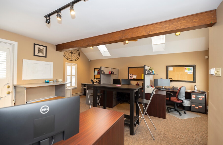 More Photos Of 4024 West Chester Pike, Newtown Square Office For Lease