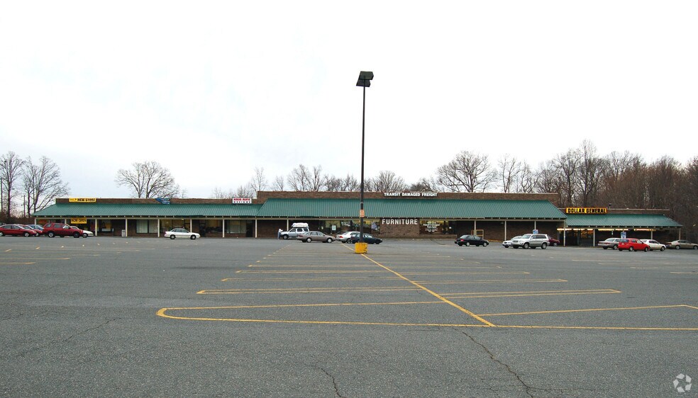 More Photos Of 7918 Moores Chapel Rd, Charlotte Unknown For Lease