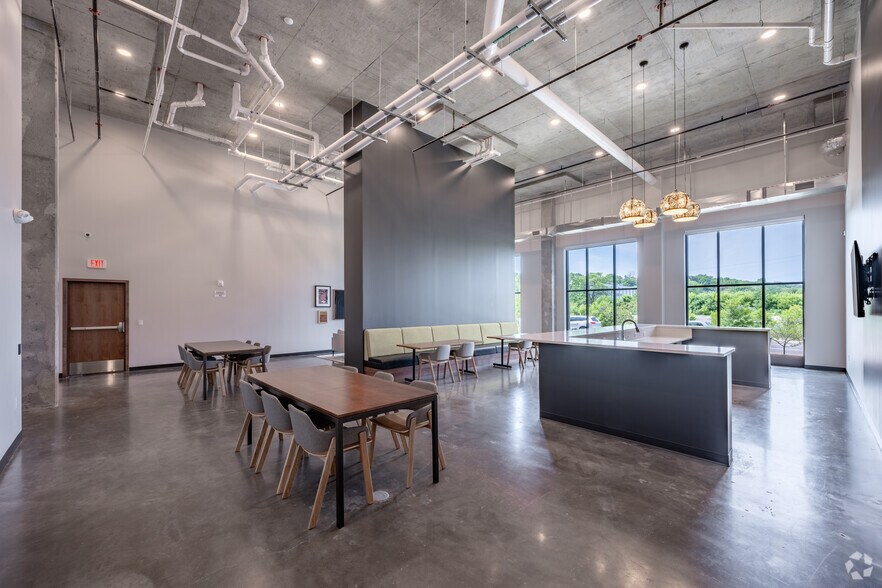 More Photos Of 176 Robert St S, Saint Paul Apartments For Lease