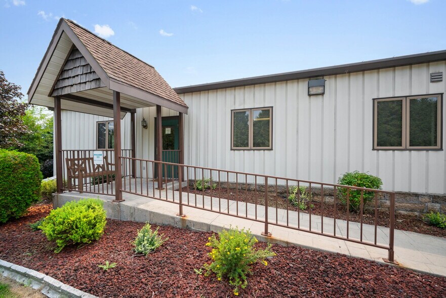 Primary Photo Of 6417 Stockhausen Ln, West Bend Light Manufacturing For Sale