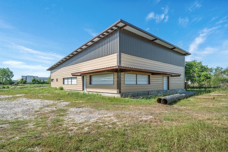 Primary Photo Of 7304 I-10 E, Baytown Storefront Retail Office For Sale