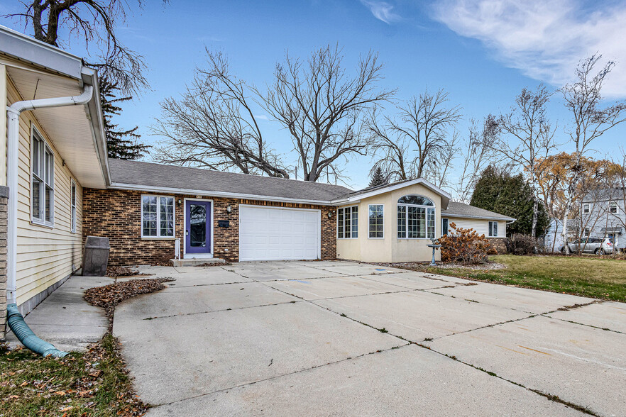 Primary Photo Of 920 N 26th St, Sheboygan Continuing Care Retirement Community For Sale