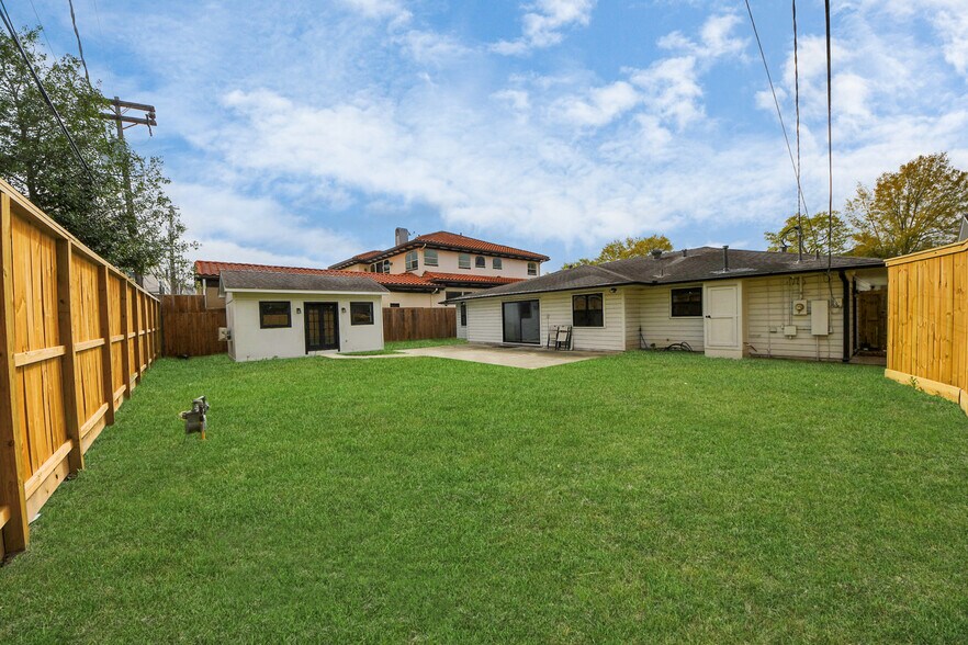 More Photos Of 4738 W. Alabama, Houston Loft Creative Space For Lease