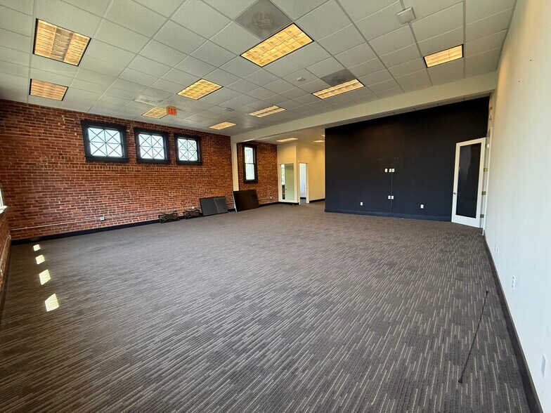More Photos Of 11 5th St, Petaluma Loft Creative Space For Lease