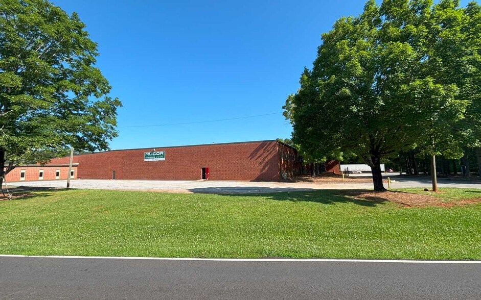 Primary Photo Of 200 Cherry Hill Rd, Monroe Warehouse For Lease