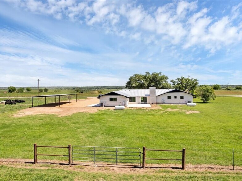 More Photos Of 2719 Post Oak Rd, Webberville Specialty For Lease