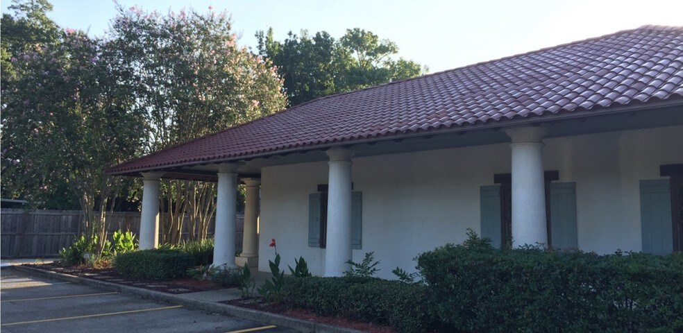 Primary Photo Of 429 E Airport, Baton Rouge Office For Sale