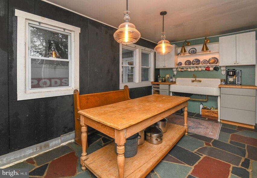 More Photos Of 2270 Harding Hwy, Newfield Flex For Sale