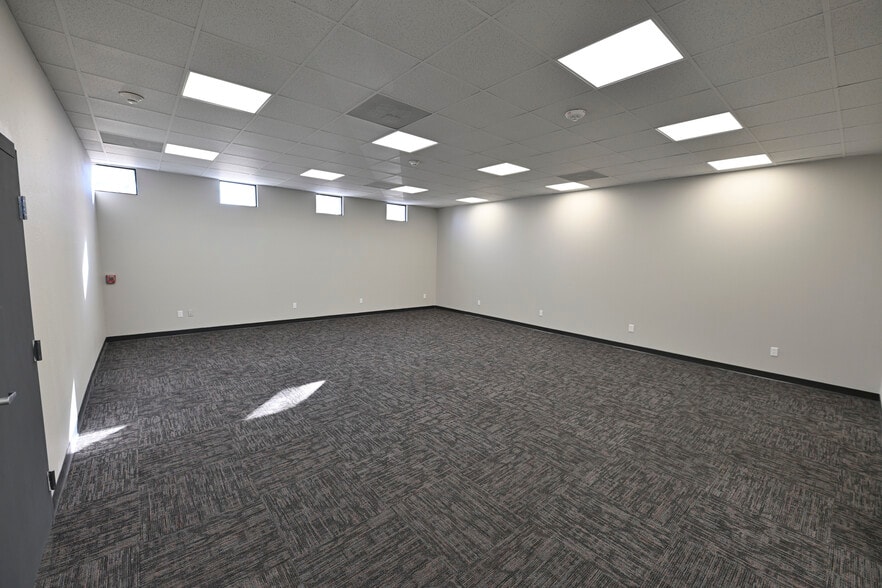 More Photos Of 8200 Windway Dr, Windcrest Medical For Lease